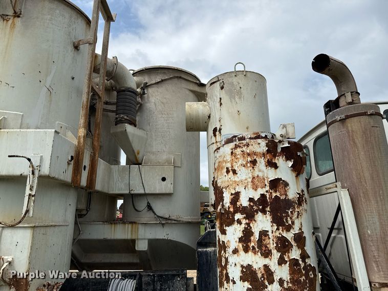 image for item ED5712 2006 Sterling L9500 vacuum truck