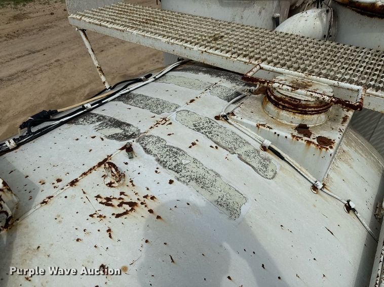 image for item ED5712 2006 Sterling L9500 vacuum truck