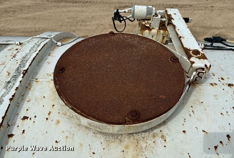 image for item ED5712 2006 Sterling L9500 vacuum truck