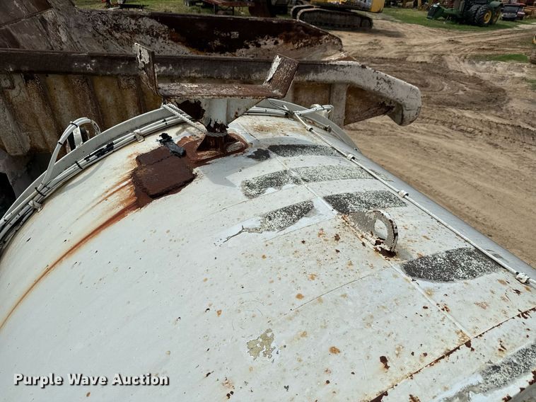 image for item ED5712 2006 Sterling L9500 vacuum truck