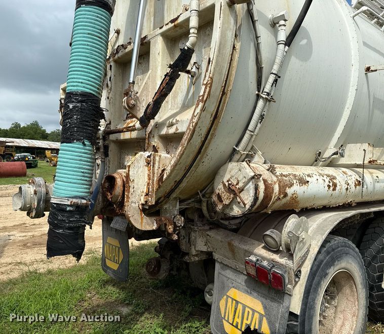 image for item ED5712 2006 Sterling L9500 vacuum truck