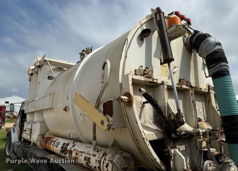 image for item ED5712 2006 Sterling L9500 vacuum truck