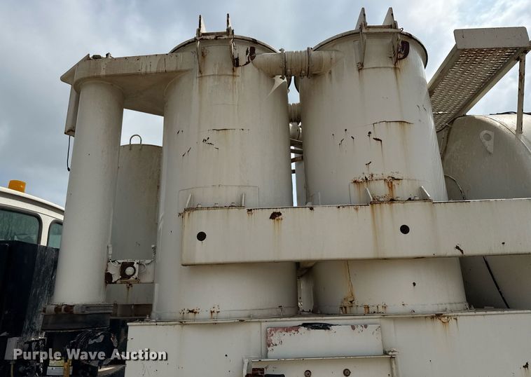 image for item ED5712 2006 Sterling L9500 vacuum truck