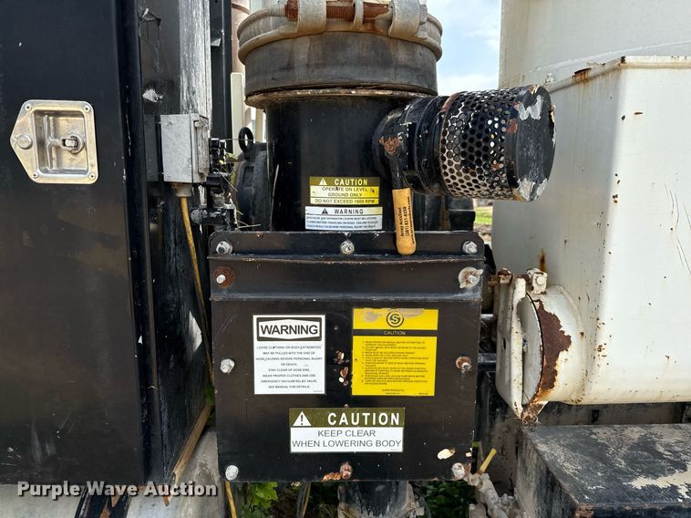 image for item ED5712 2006 Sterling L9500 vacuum truck