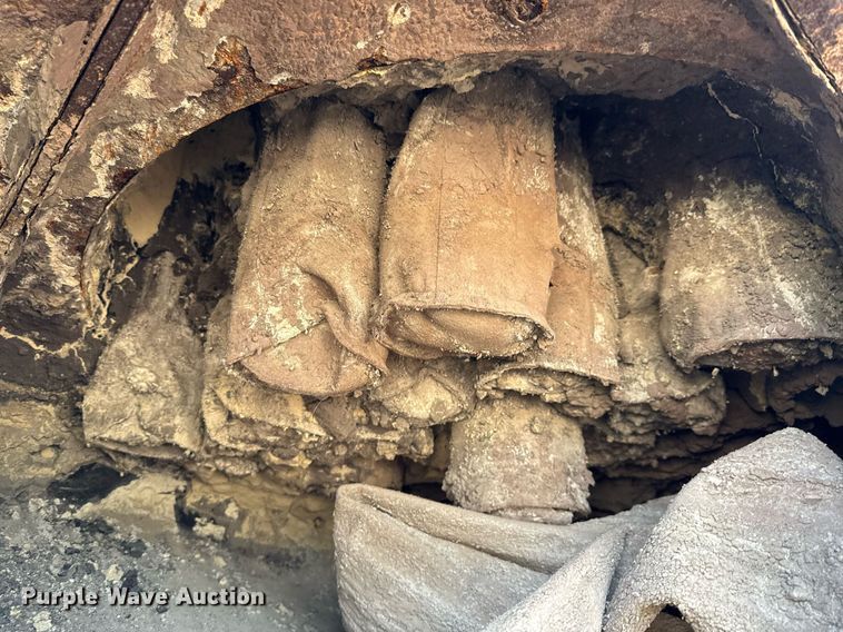 image for item ED5712 2006 Sterling L9500 vacuum truck