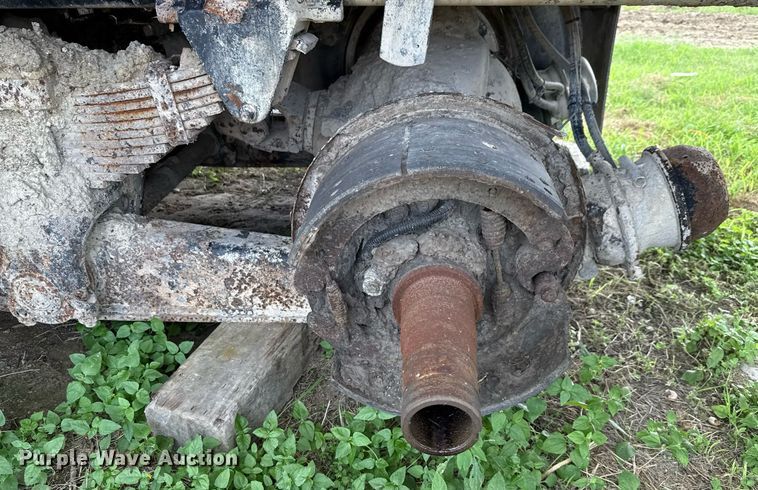 image for item ED5712 2006 Sterling L9500 vacuum truck