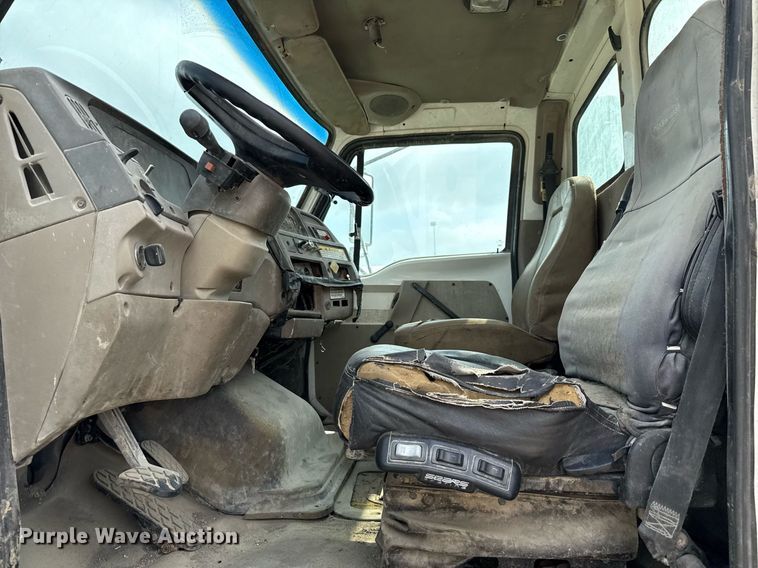 image for item ED5712 2006 Sterling L9500 vacuum truck