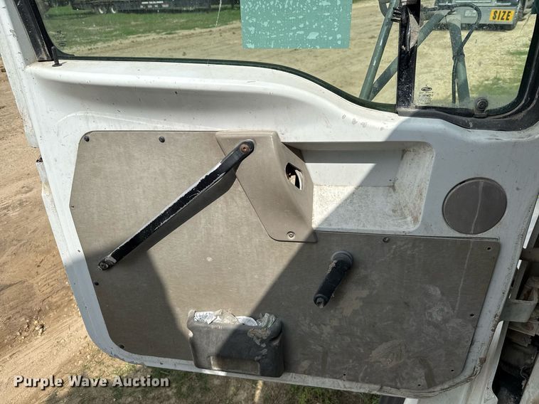 image for item ED5712 2006 Sterling L9500 vacuum truck