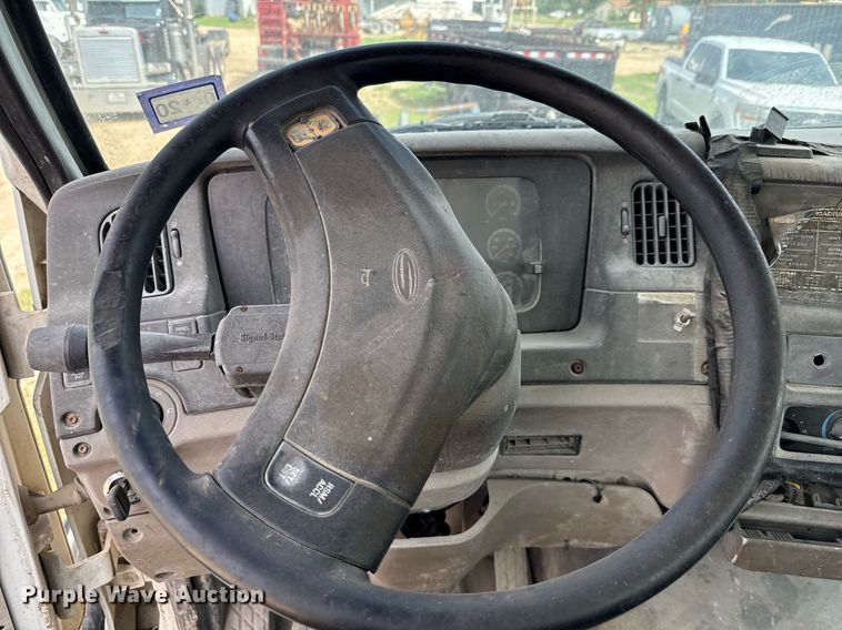 image for item ED5712 2006 Sterling L9500 vacuum truck