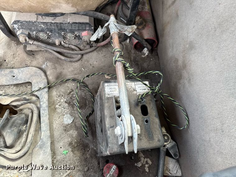 image for item ED5712 2006 Sterling L9500 vacuum truck