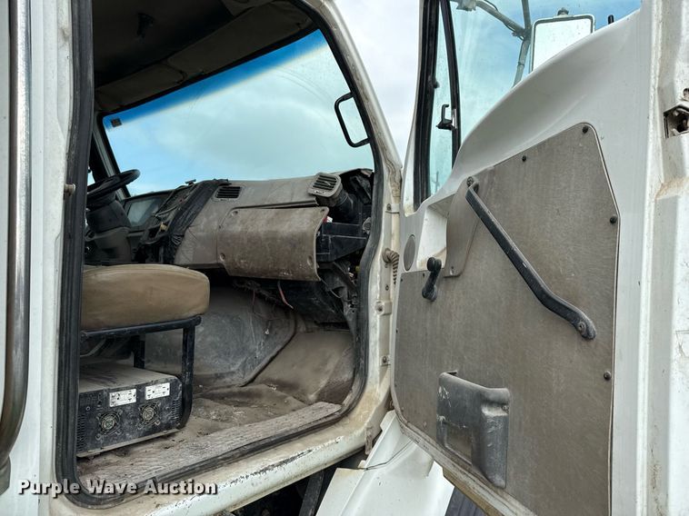 image for item ED5712 2006 Sterling L9500 vacuum truck