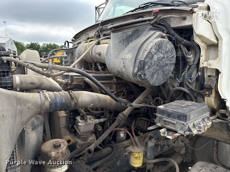 image for item ED5712 2006 Sterling L9500 vacuum truck