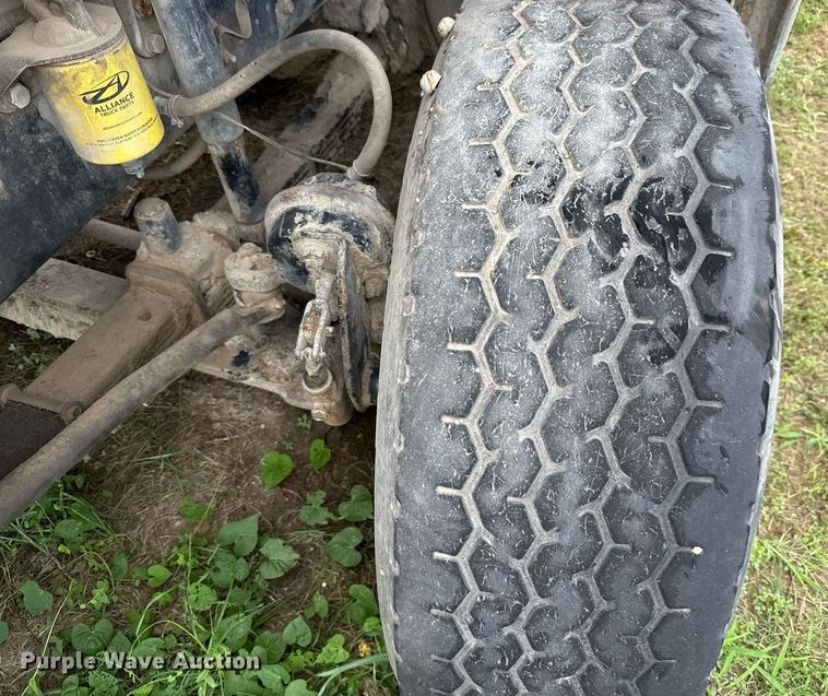 image for item ED5712 2006 Sterling L9500 vacuum truck