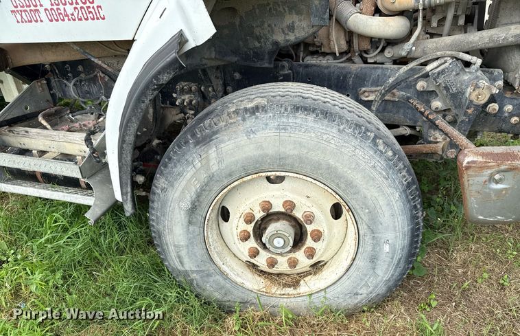 image for item ED5712 2006 Sterling L9500 vacuum truck