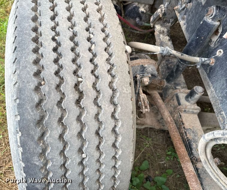 image for item ED5712 2006 Sterling L9500 vacuum truck