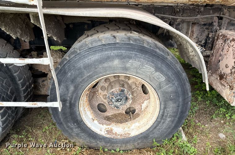 image for item ED5712 2006 Sterling L9500 vacuum truck