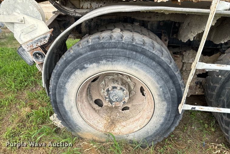 image for item ED5712 2006 Sterling L9500 vacuum truck