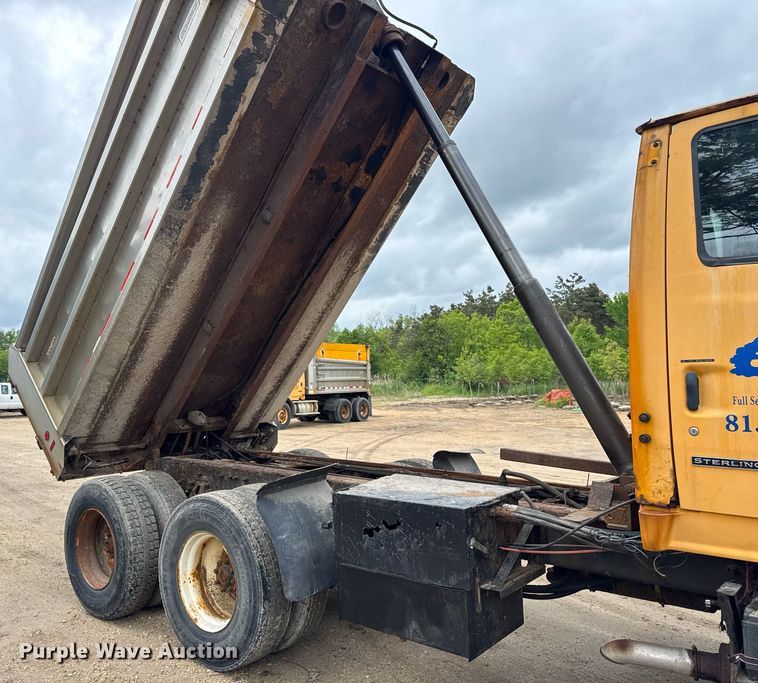 image for item EF2034 2001 Sterling L-Line dump truck