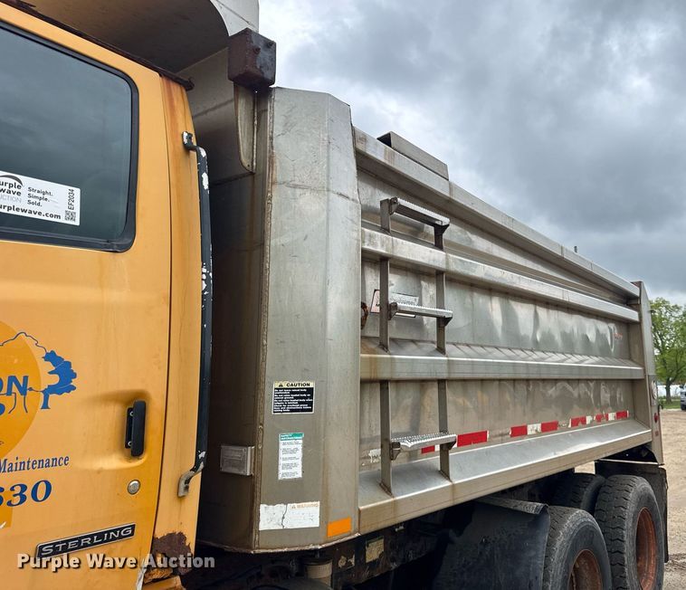 image for item EF2034 2001 Sterling L-Line dump truck