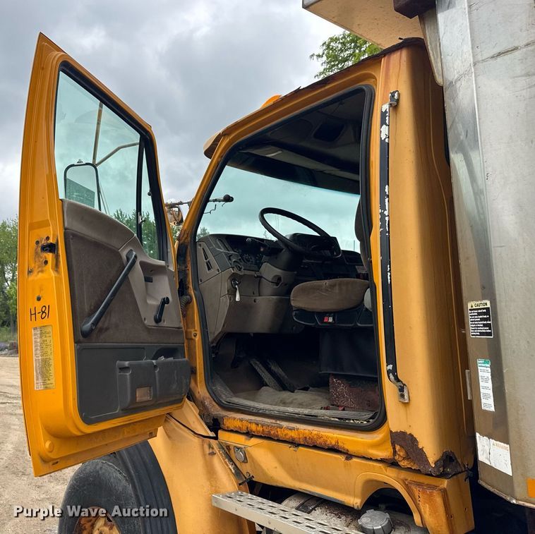 image for item EF2034 2001 Sterling L-Line dump truck