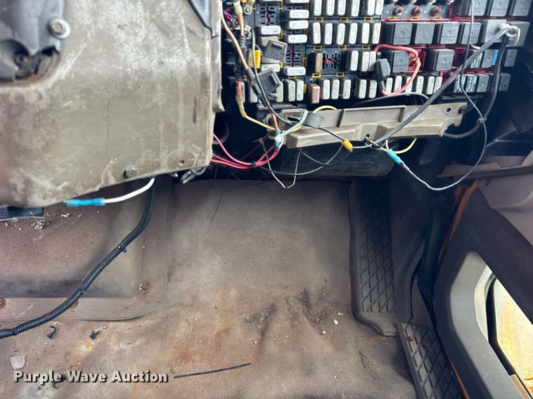 image for item EF2034 2001 Sterling L-Line dump truck