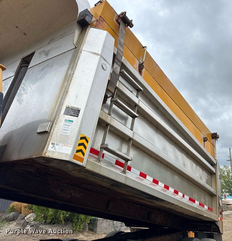 image for item EF2035 2001 Sterling LT8500 dump truck