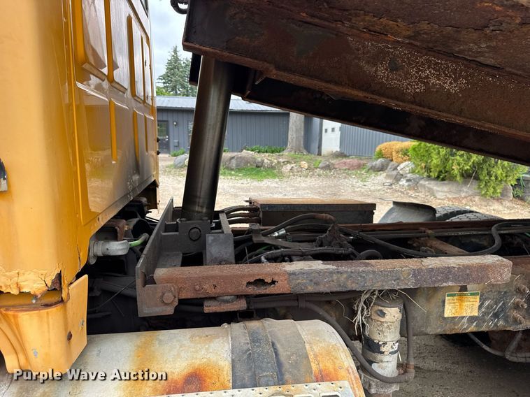 image for item EF2035 2001 Sterling LT8500 dump truck