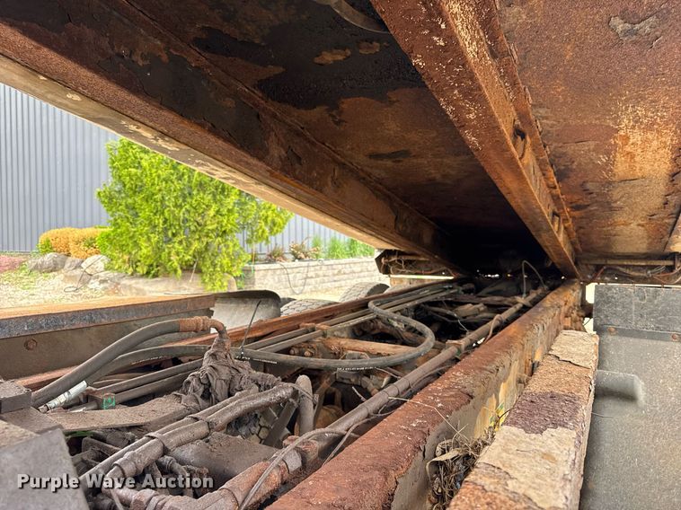 image for item EF2035 2001 Sterling LT8500 dump truck