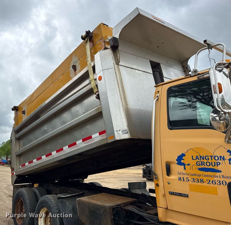 image for item EF2035 2001 Sterling LT8500 dump truck