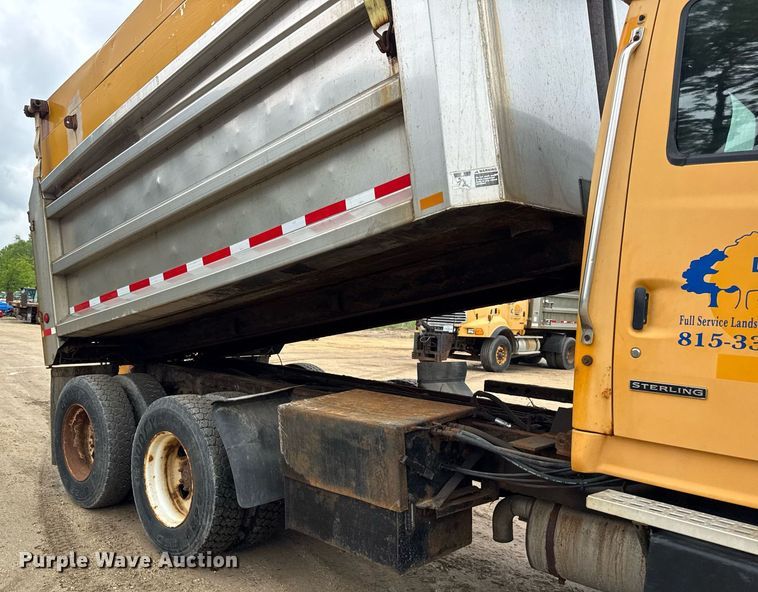 image for item EF2035 2001 Sterling LT8500 dump truck