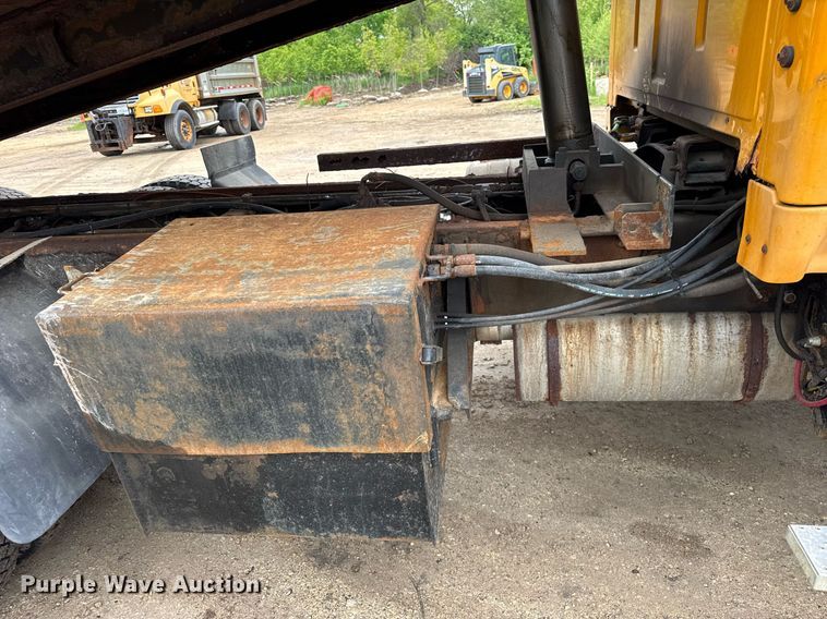 image for item EF2035 2001 Sterling LT8500 dump truck