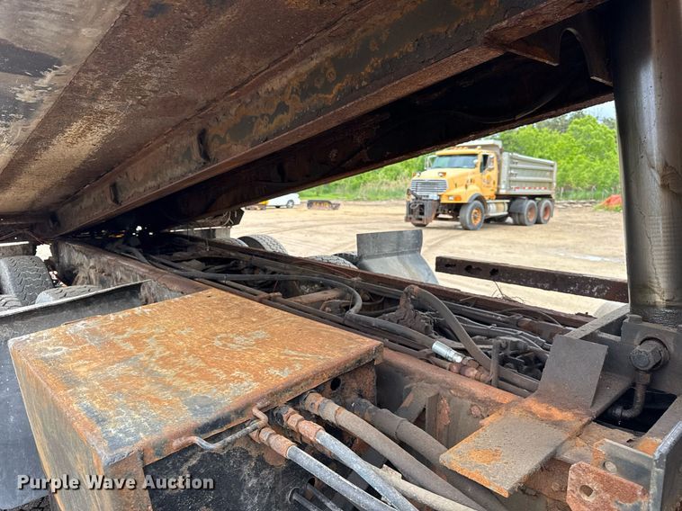 image for item EF2035 2001 Sterling LT8500 dump truck