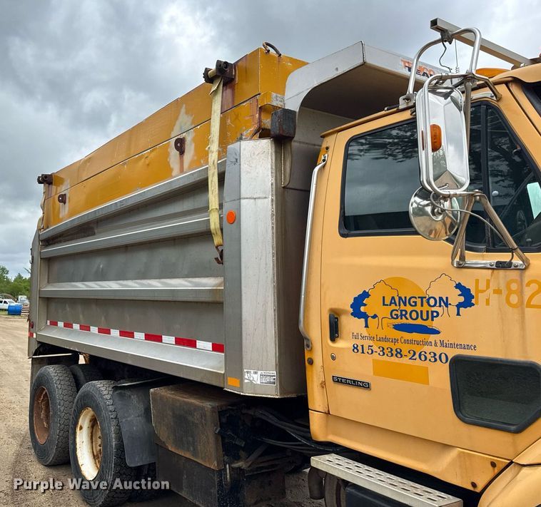 image for item EF2035 2001 Sterling LT8500 dump truck