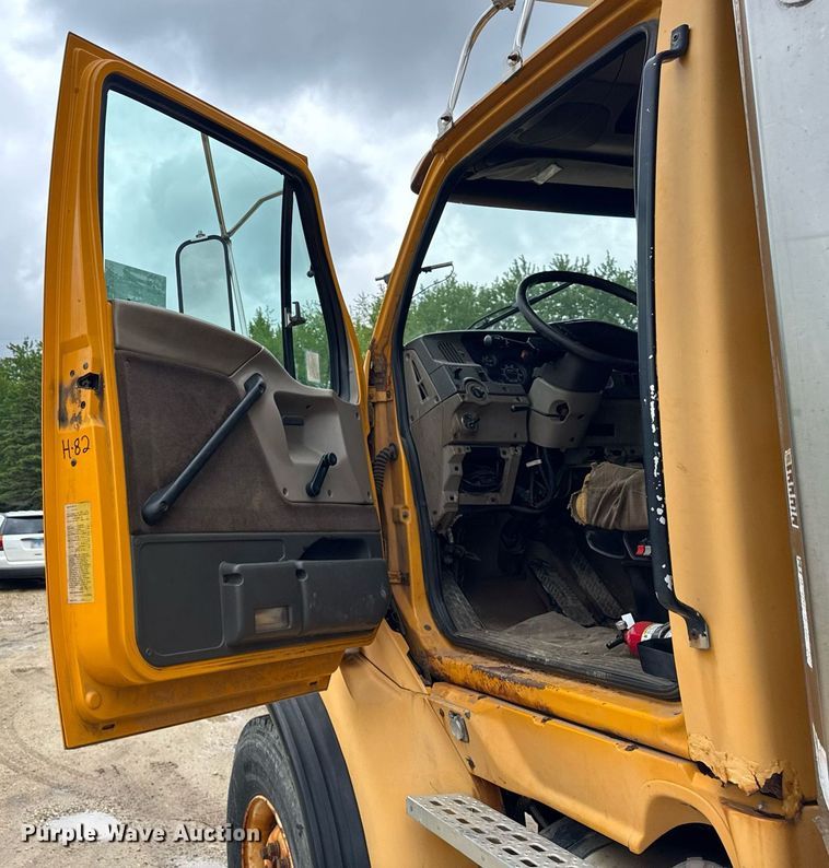 image for item EF2035 2001 Sterling LT8500 dump truck