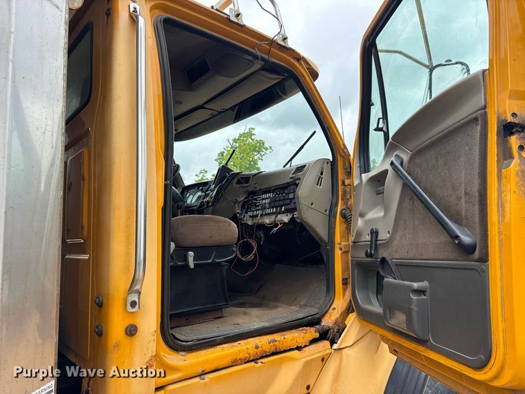 image for item EF2035 2001 Sterling LT8500 dump truck