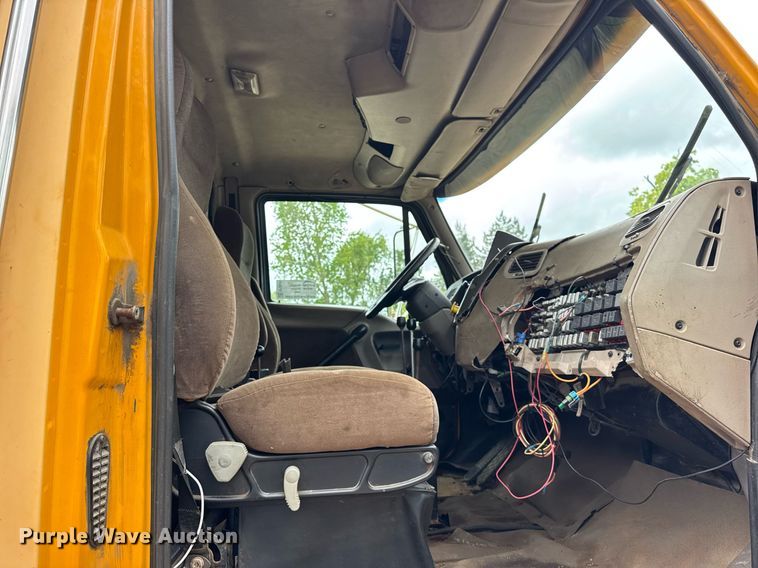 image for item EF2035 2001 Sterling LT8500 dump truck