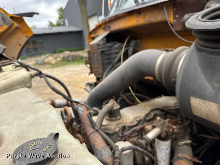 image for item EF2035 2001 Sterling LT8500 dump truck