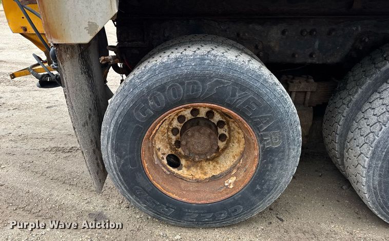 image for item EF2035 2001 Sterling LT8500 dump truck