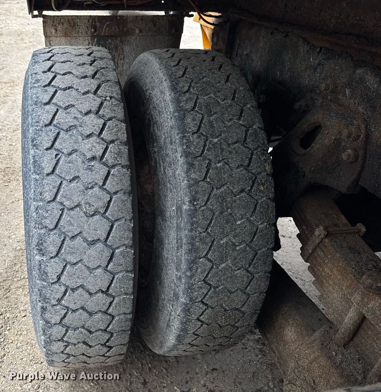 image for item EF2035 2001 Sterling LT8500 dump truck