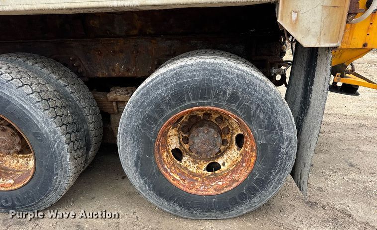 image for item EF2035 2001 Sterling LT8500 dump truck