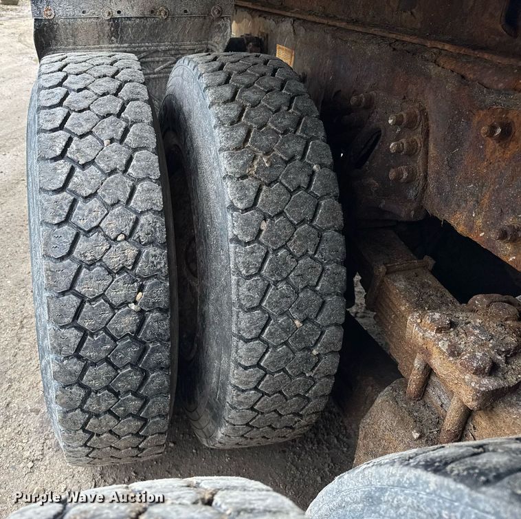 image for item EF2035 2001 Sterling LT8500 dump truck
