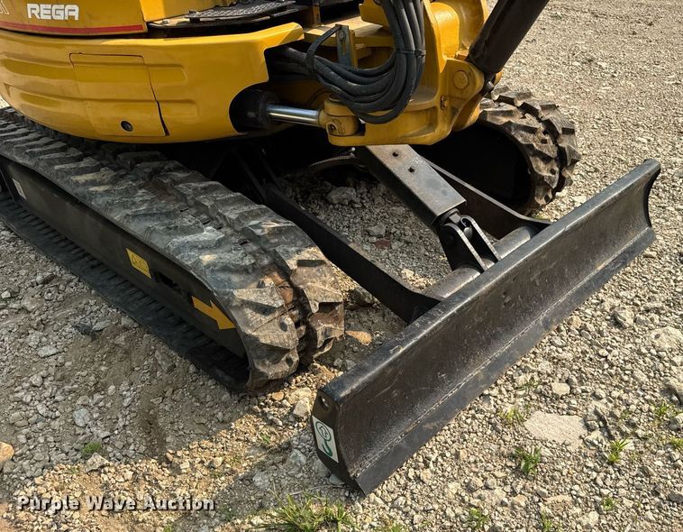 image for item EF2046 2006 Caterpillar 303CR mini excavator