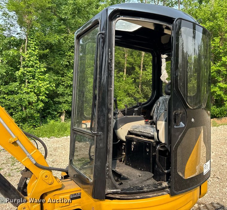 image for item EF2046 2006 Caterpillar 303CR mini excavator