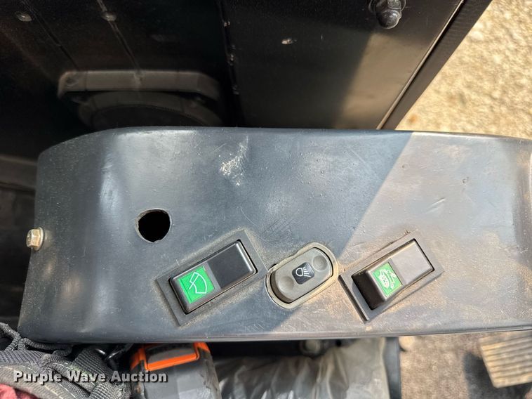 image for item EF2046 2006 Caterpillar 303CR mini excavator