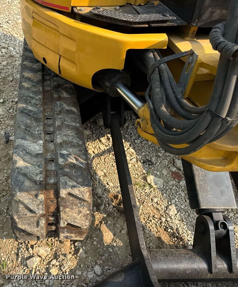 image for item EF2046 2006 Caterpillar 303CR mini excavator