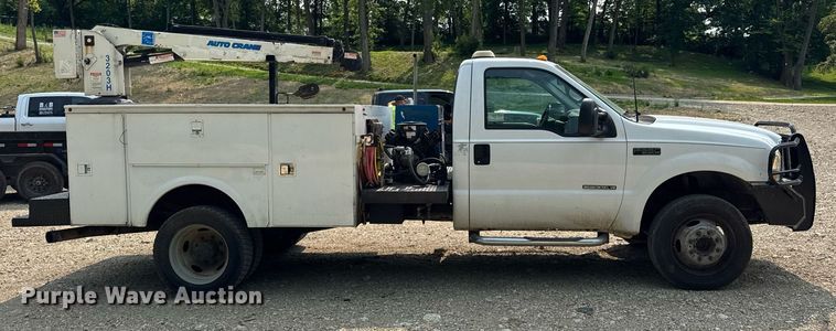 image for item EF2047 2001 Ford F550 utility / service truck
