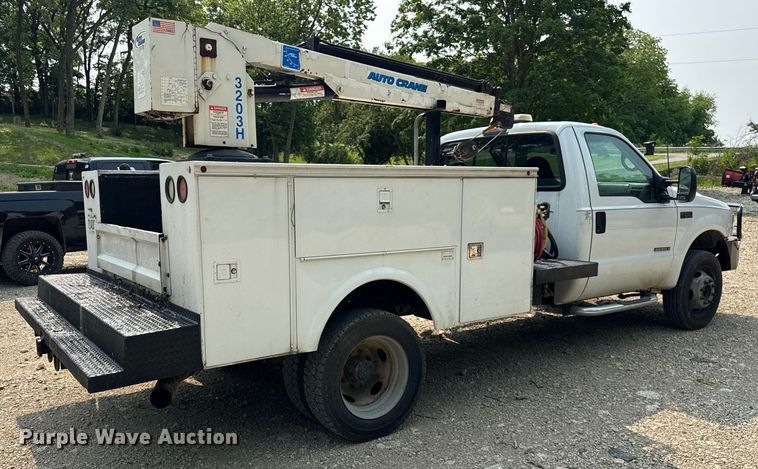 image for item EF2047 2001 Ford F550 utility / service truck