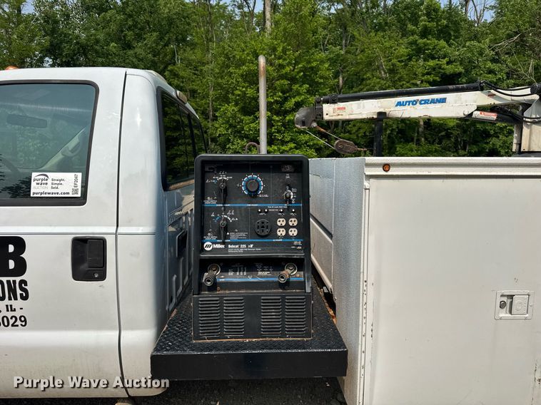 image for item EF2047 2001 Ford F550 utility / service truck