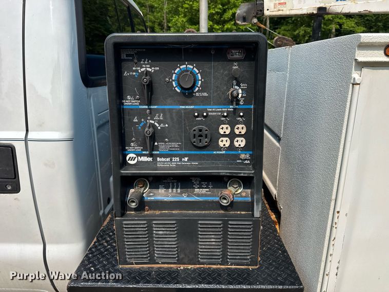 image for item EF2047 2001 Ford F550 utility / service truck