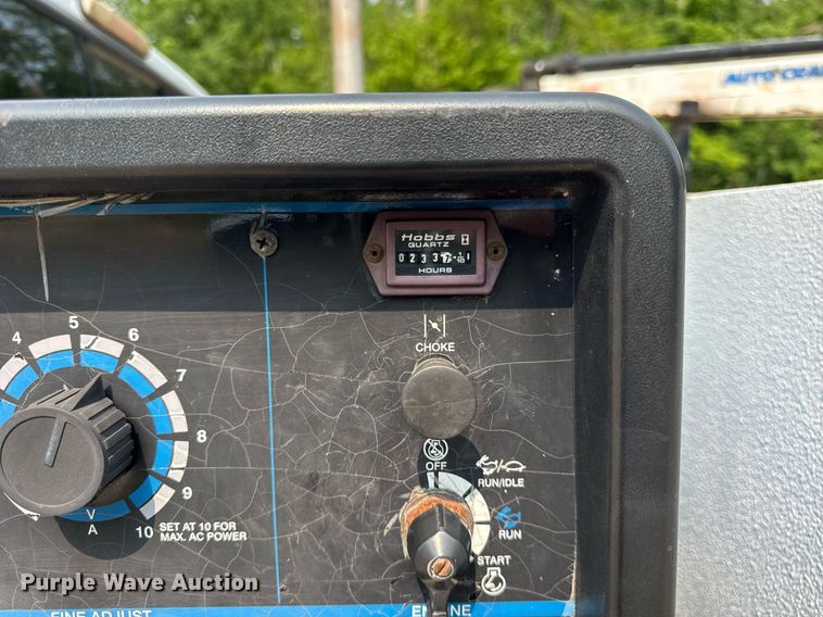 image for item EF2047 2001 Ford F550 utility / service truck